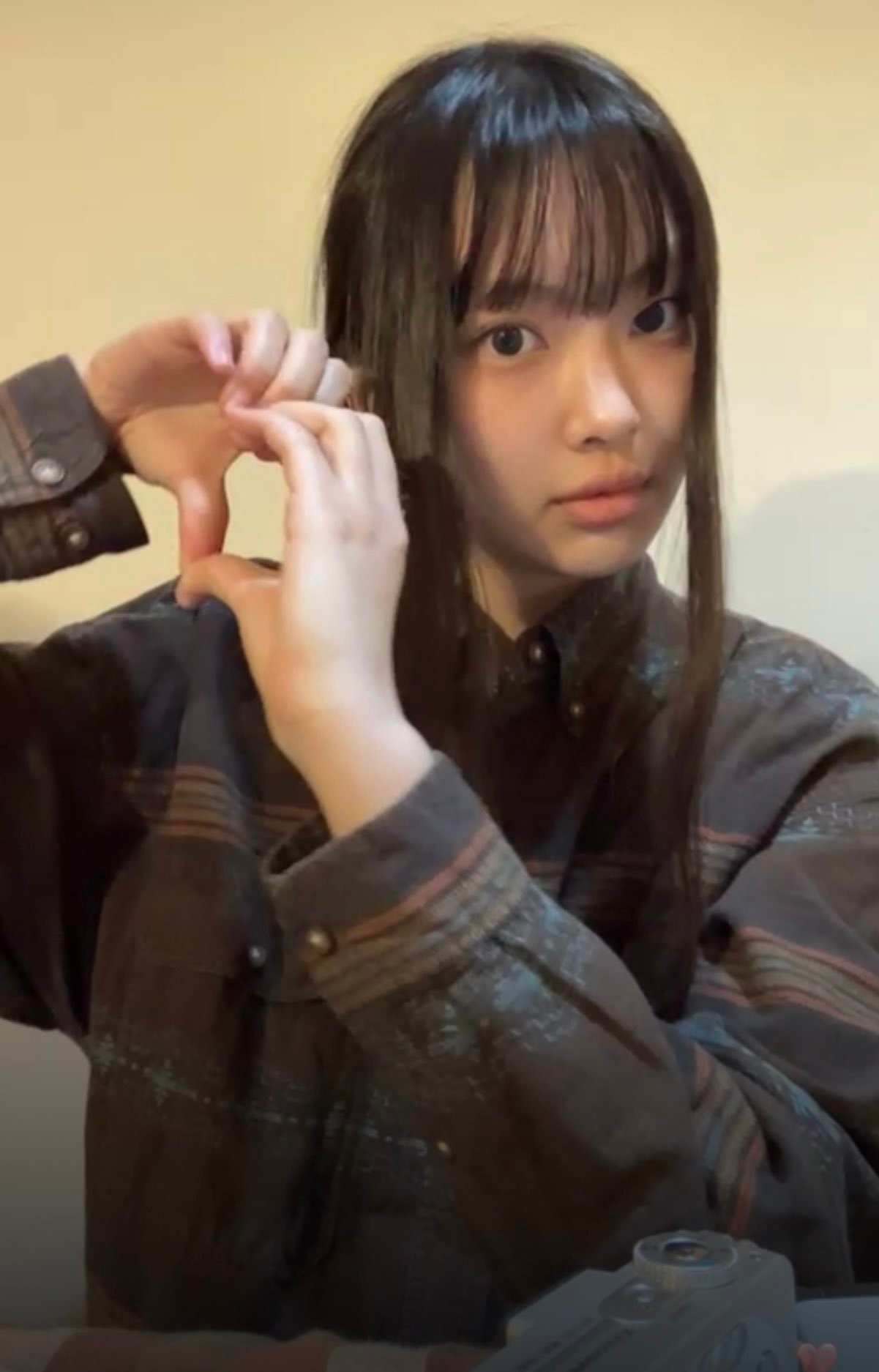 看着那么萎，居然还给我比心 