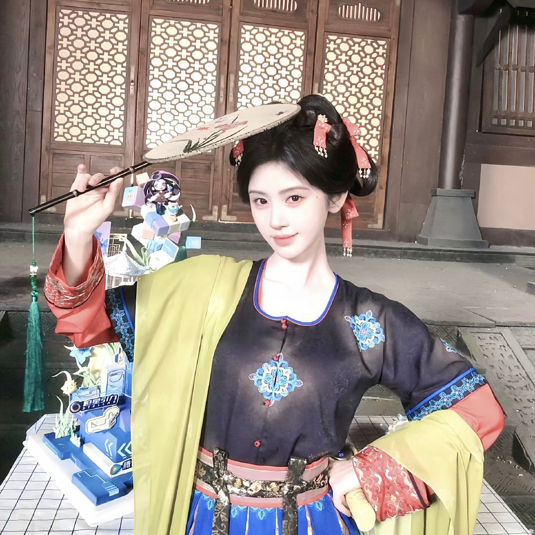 🍊鞠婧祎露芜衣 🍊鞠婧祎韩菱纱我知道过度坦诚会失去吸引力 可我无心与别人周旋