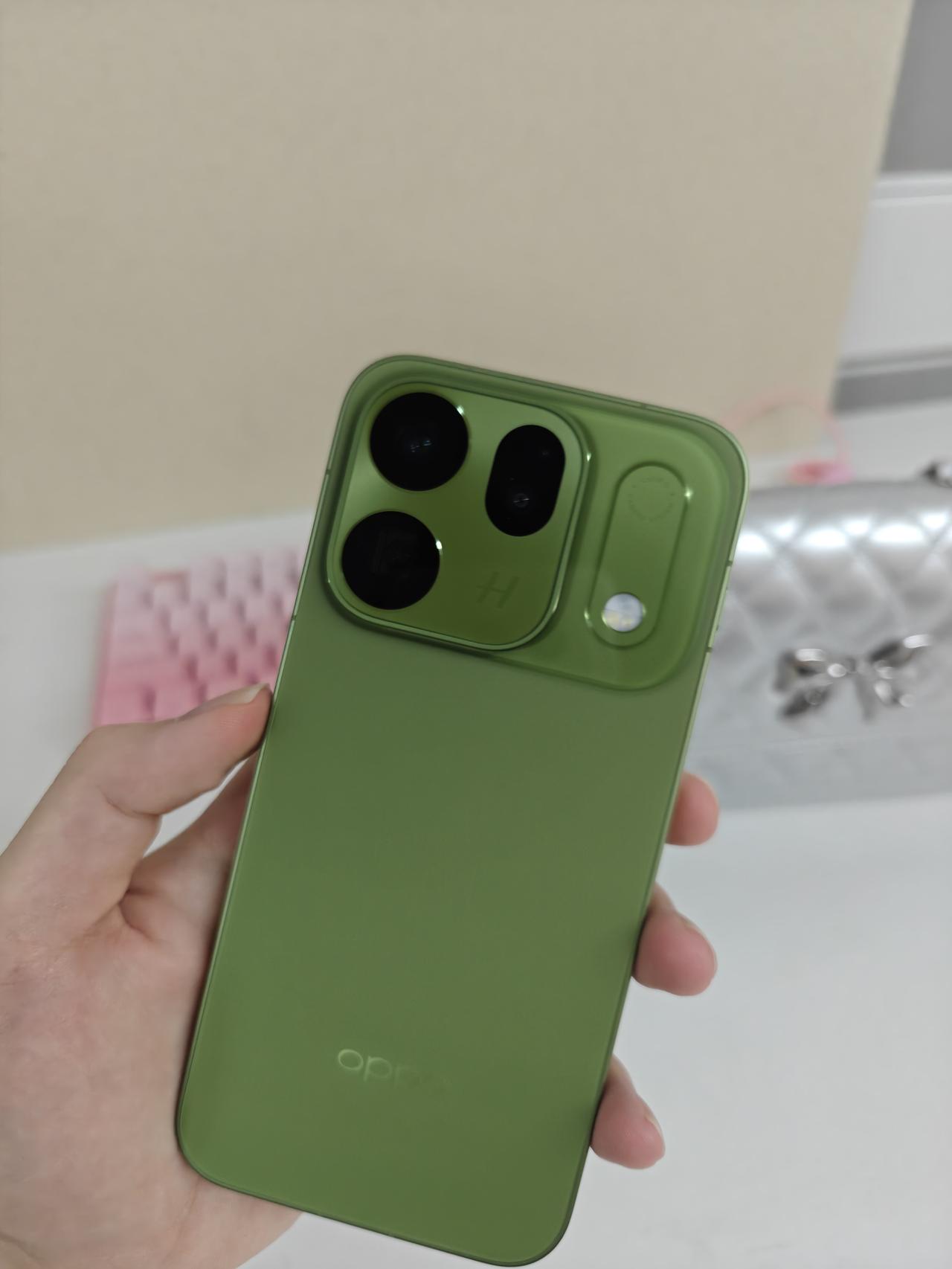 我又后悔买早了😭这个森绿色猴猴看

啊啊啊😍今年这绿厂的配色审美是真在线
这