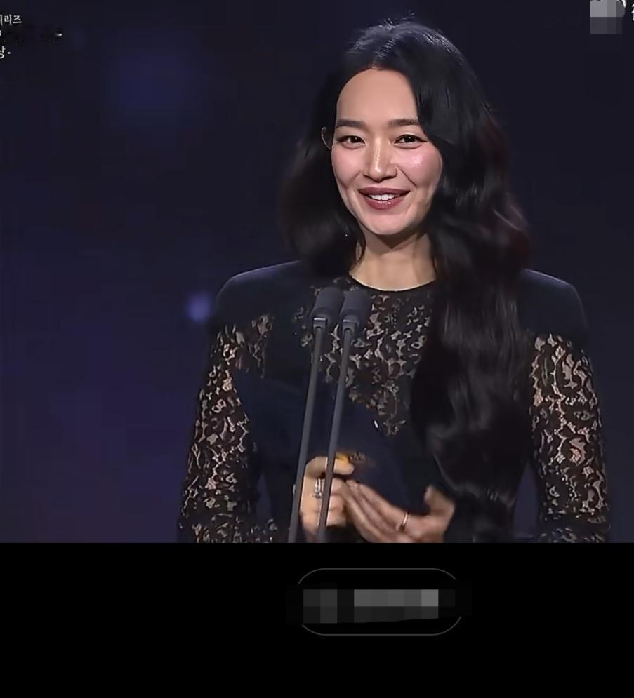 李光洙青龙奖起哄上瘾，遭主持人两度点名制止！全场笑到失控，网友：这很李光洙 