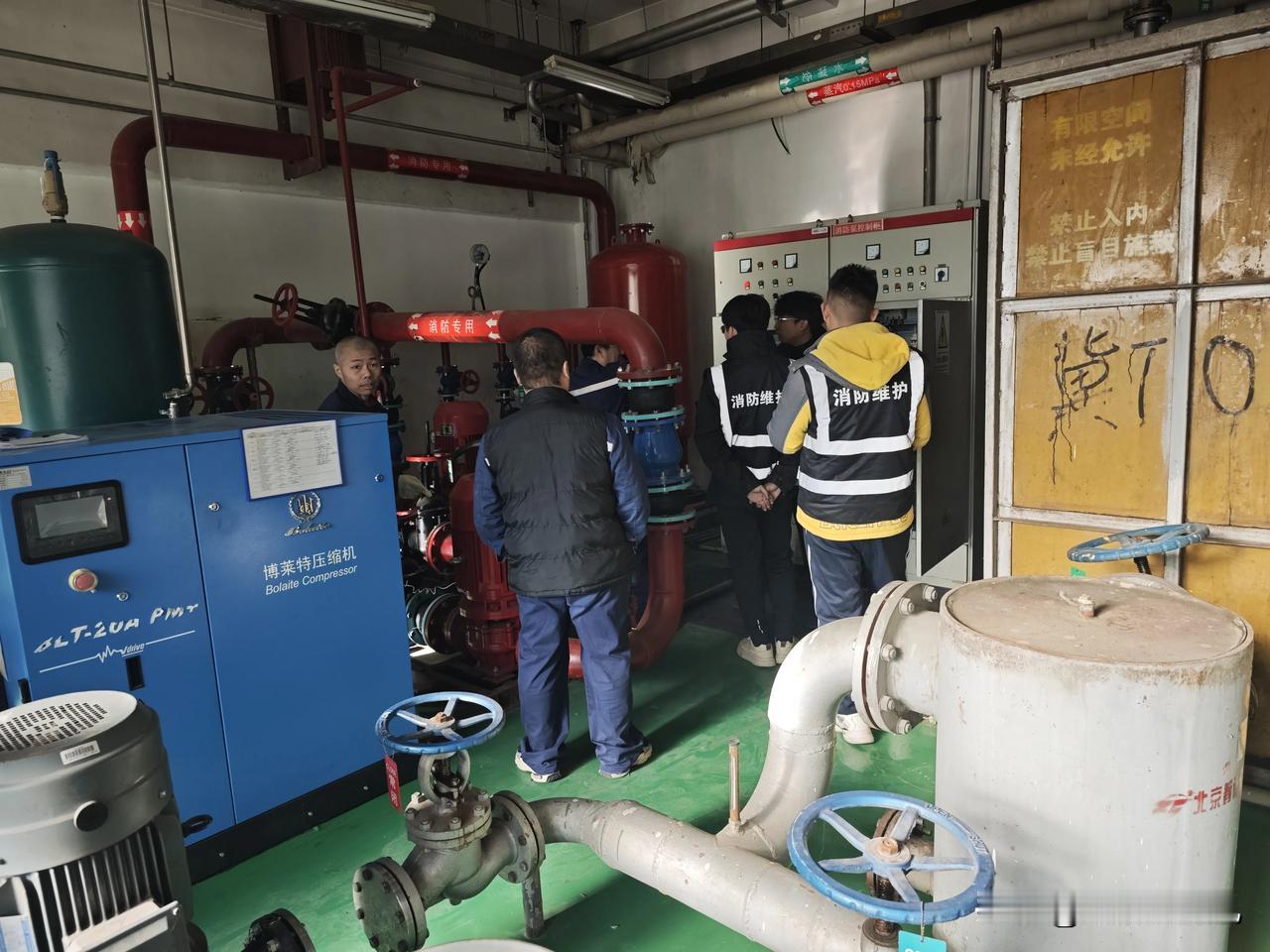 今天公司来消防维保的，他们就是查消防安全隐患的。

每个楼层的消防栓手报和消防语