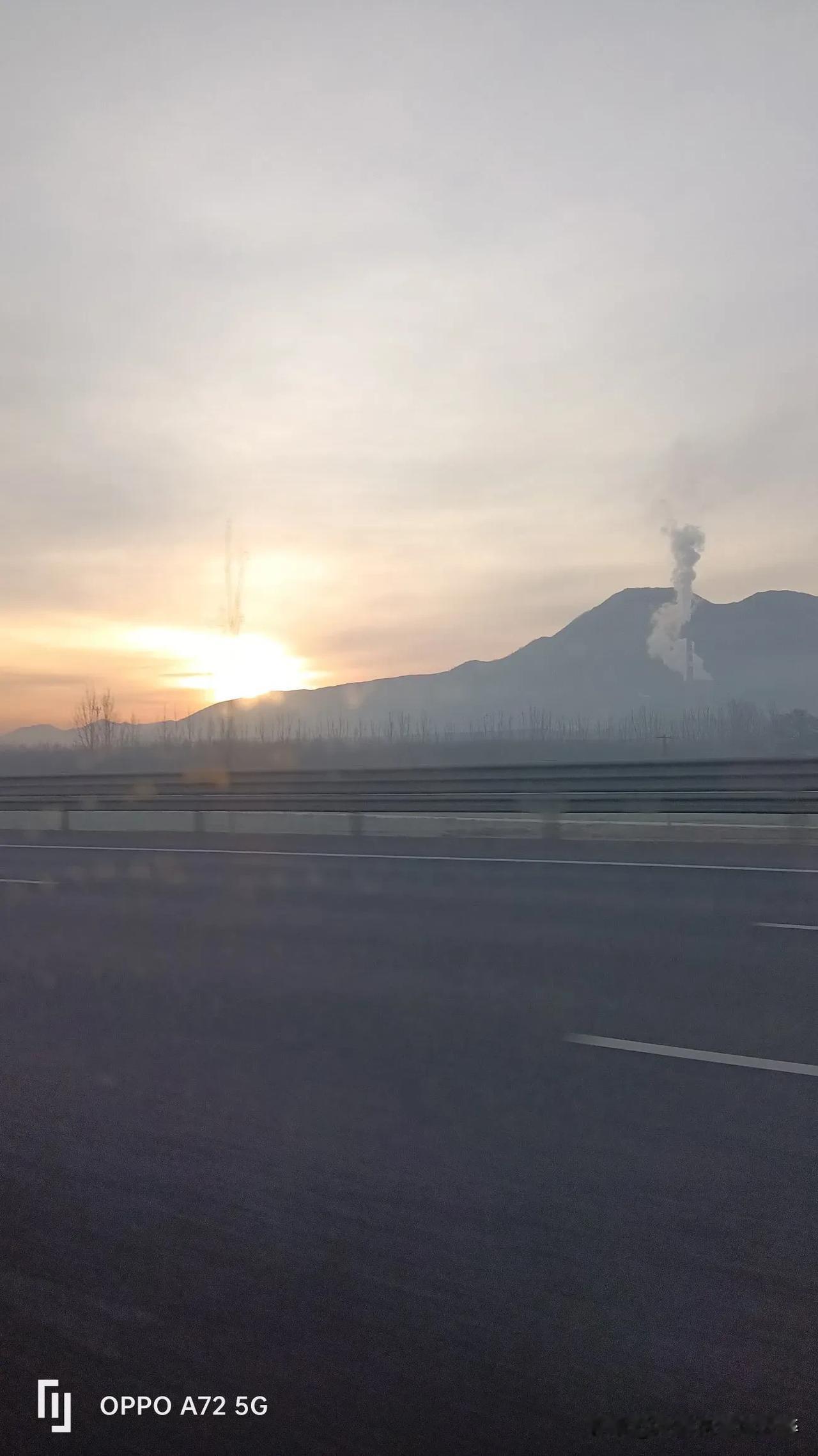 晨光普照景色美