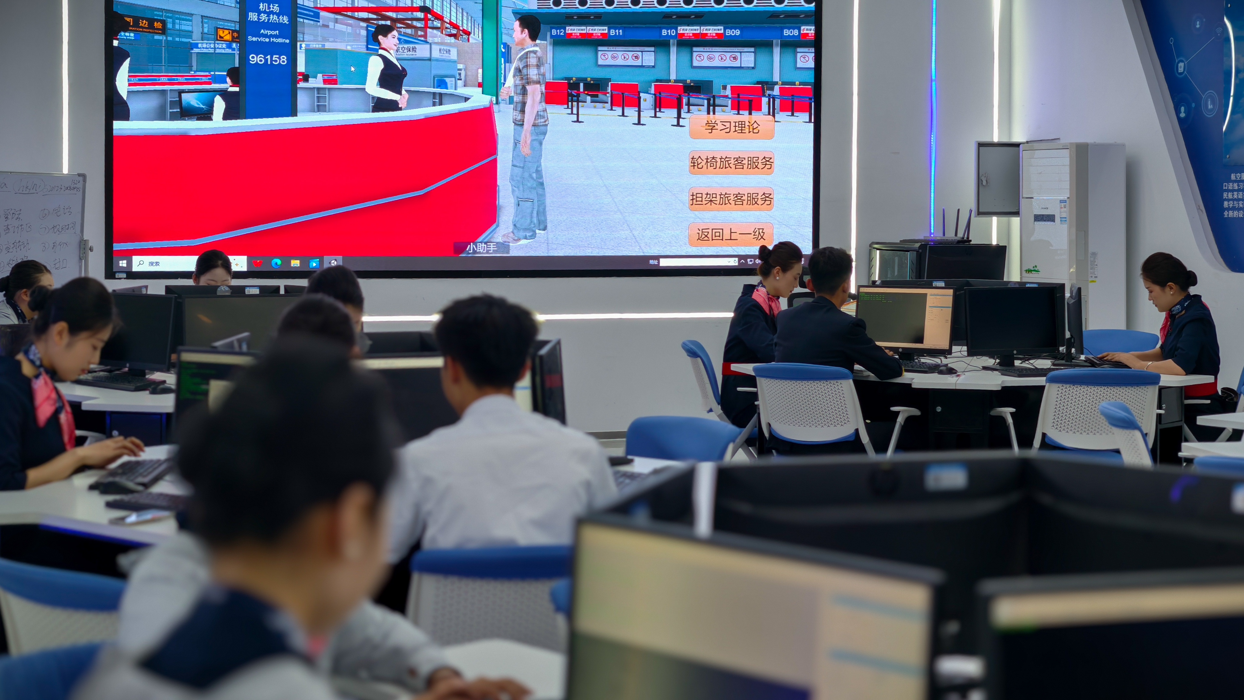 寻美兰州新区【青春在兰州新区起航】“2026网络名人看甘肃”活动走进兰州现代职业