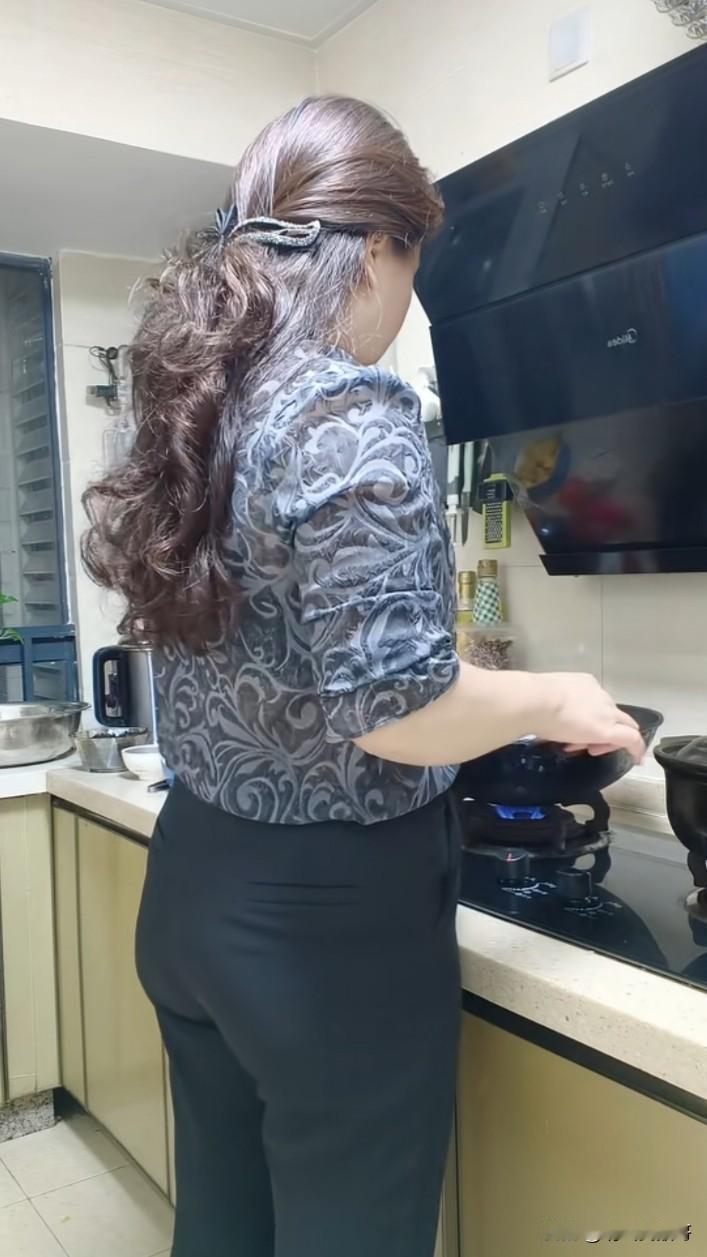 人生最幸福的莫过于下班回来有一份热腾腾的饭菜等着你