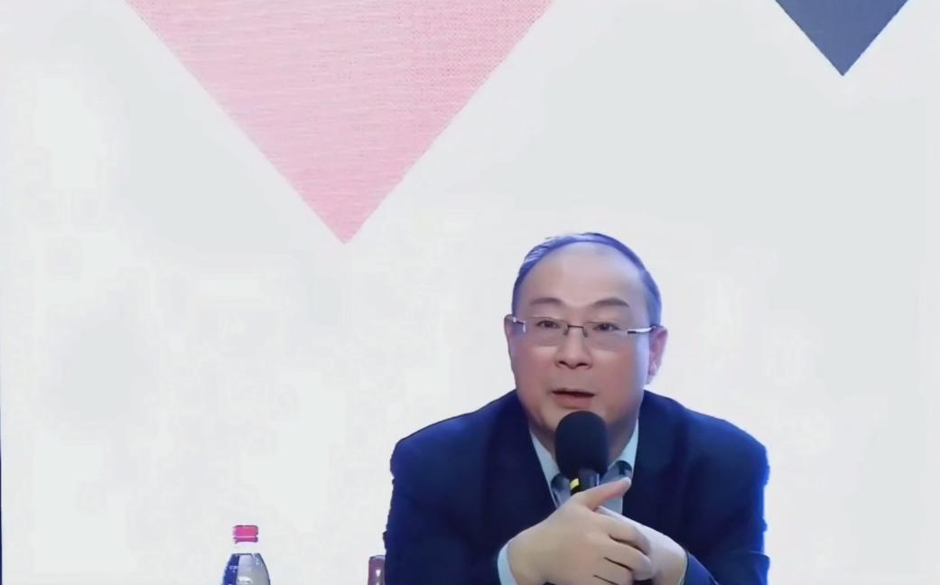 金灿荣：以美国的标准为标准，用一流人才，雄厚财力去印证美国的理论，荒唐吧！
 