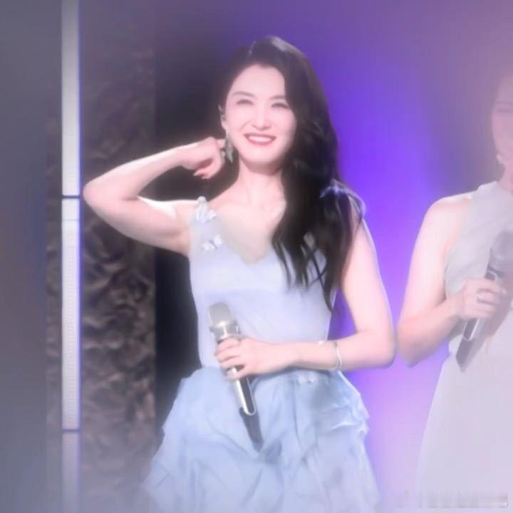 雨爱组不cue徐洁儿雨爱组提了所有人没提徐洁儿徐洁儿真的唱得很好很亮眼，别人都被