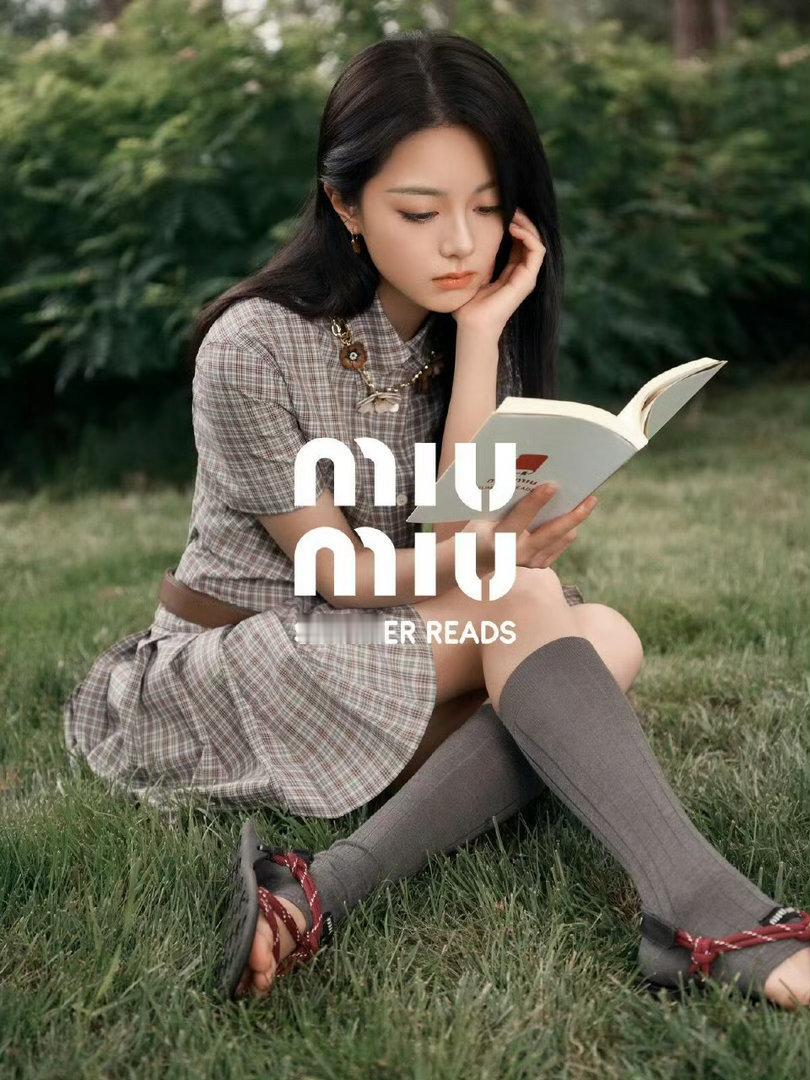 这几张有地广吗，还是只有那个发型简直是陷害miumiu拍赵今麦 欲扬先抑