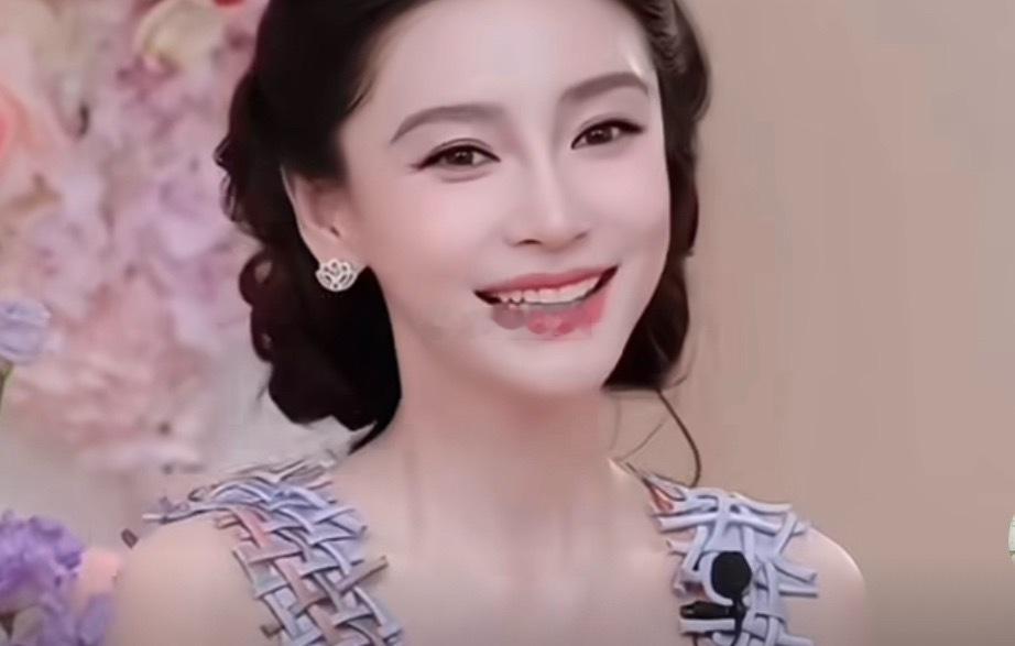 Angelababy回应被说显老这么高清的镜头还有这样的状态已经是超级能打了！而