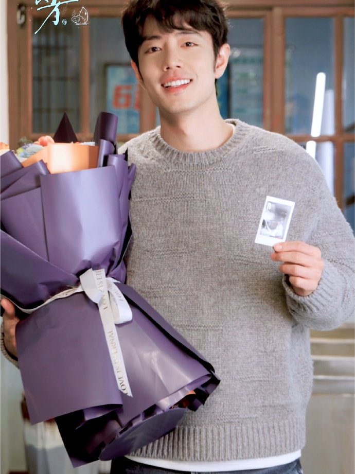 肖战刘铮亮转场  肖战刘铮亮拍立得杀青转场 肖战刘铮亮转场，谁懂这个亮神眼睛亮亮