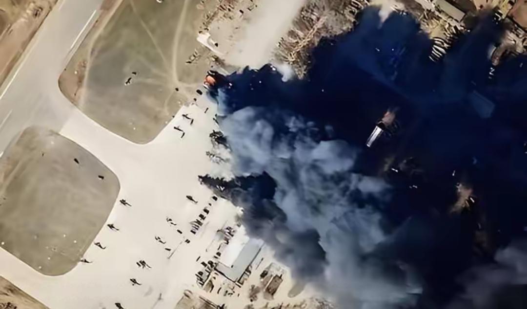 《克里米亚深夜大爆炸！乌军一夜斩首米格-31、连根拔掉4套S-400，黑海门户被