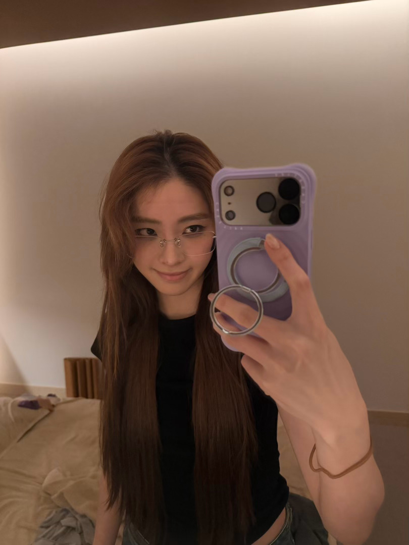 哭包小姐前两天六点起床  心血来潮去爬楼一回家马上躺倒在地上脑袋晕乎乎嘟但好开心