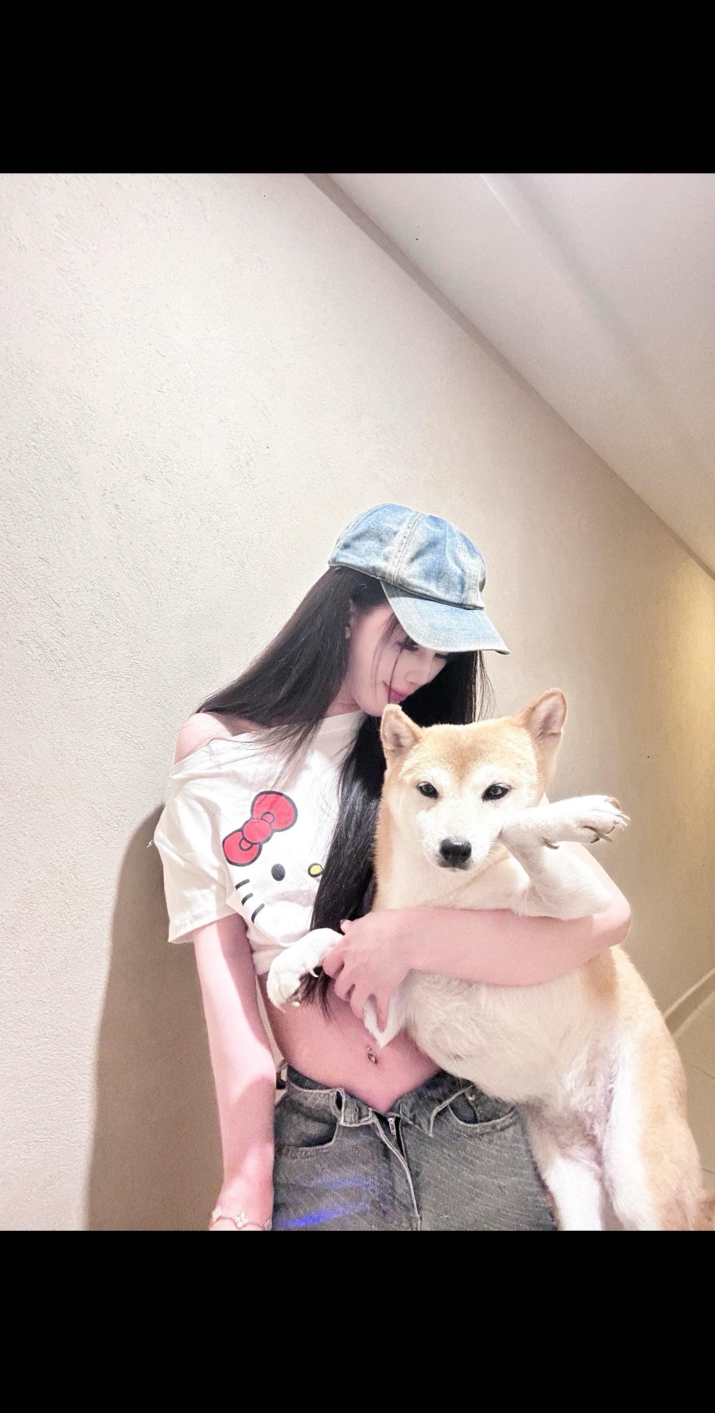 明明是我更可爱吧 不许和别人聊天了