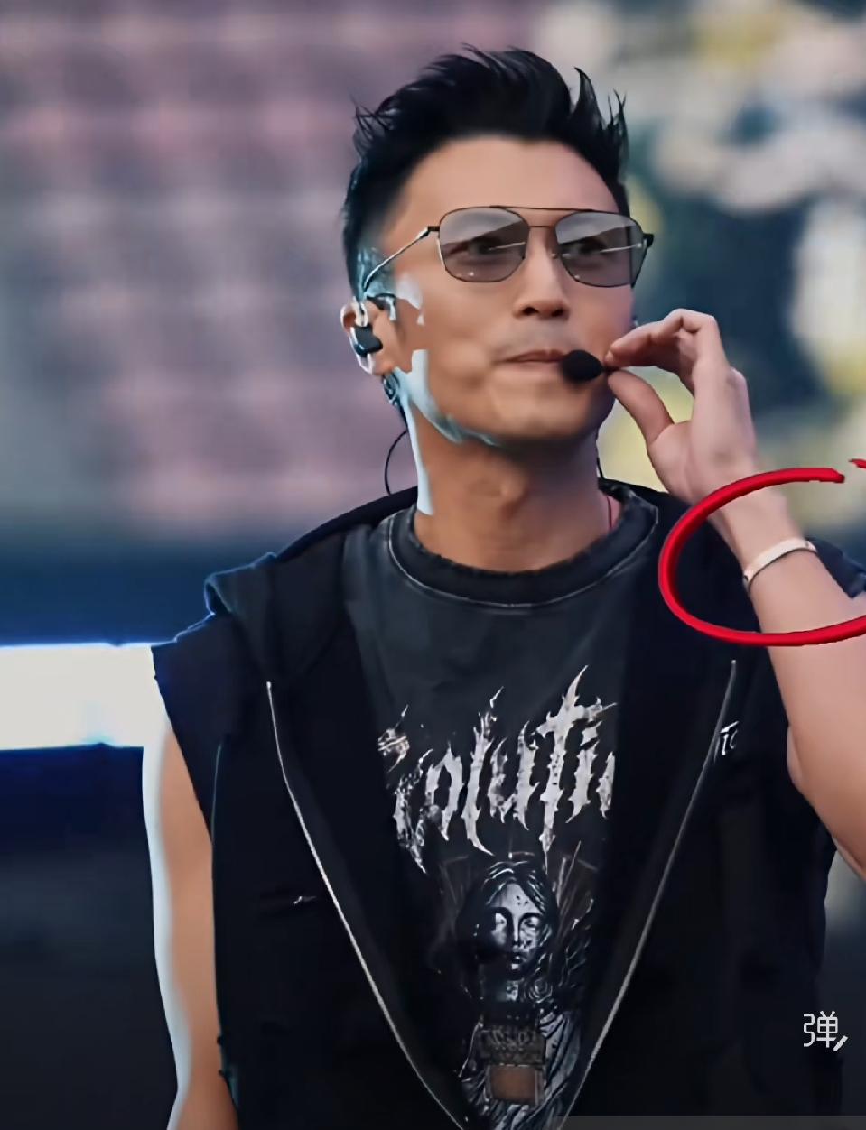 看见谢霆锋长沙演唱会戴卡地亚手镯了，悬着的心终于放下了。
 
看到谢霆锋舞台上手