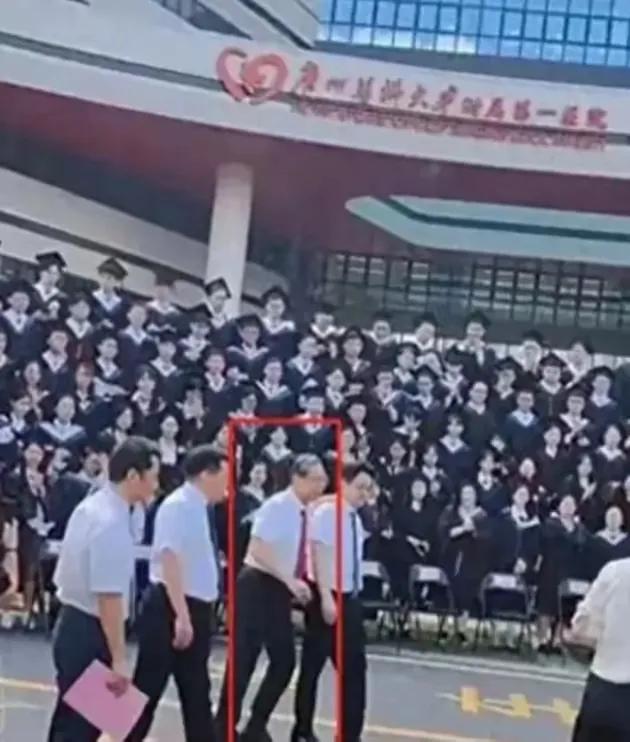 中老年人的生活，经不起一场疾病的折腾。
         不管你信不信，这都是现