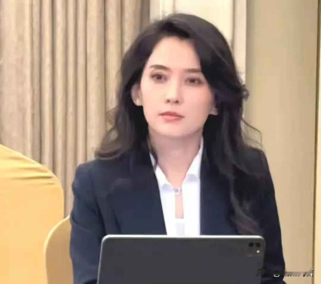 520，汪峰为新女友呼唤“爱与和平”！要不说华语乐坛顶浪漫的人呢，汪峰选择这个特