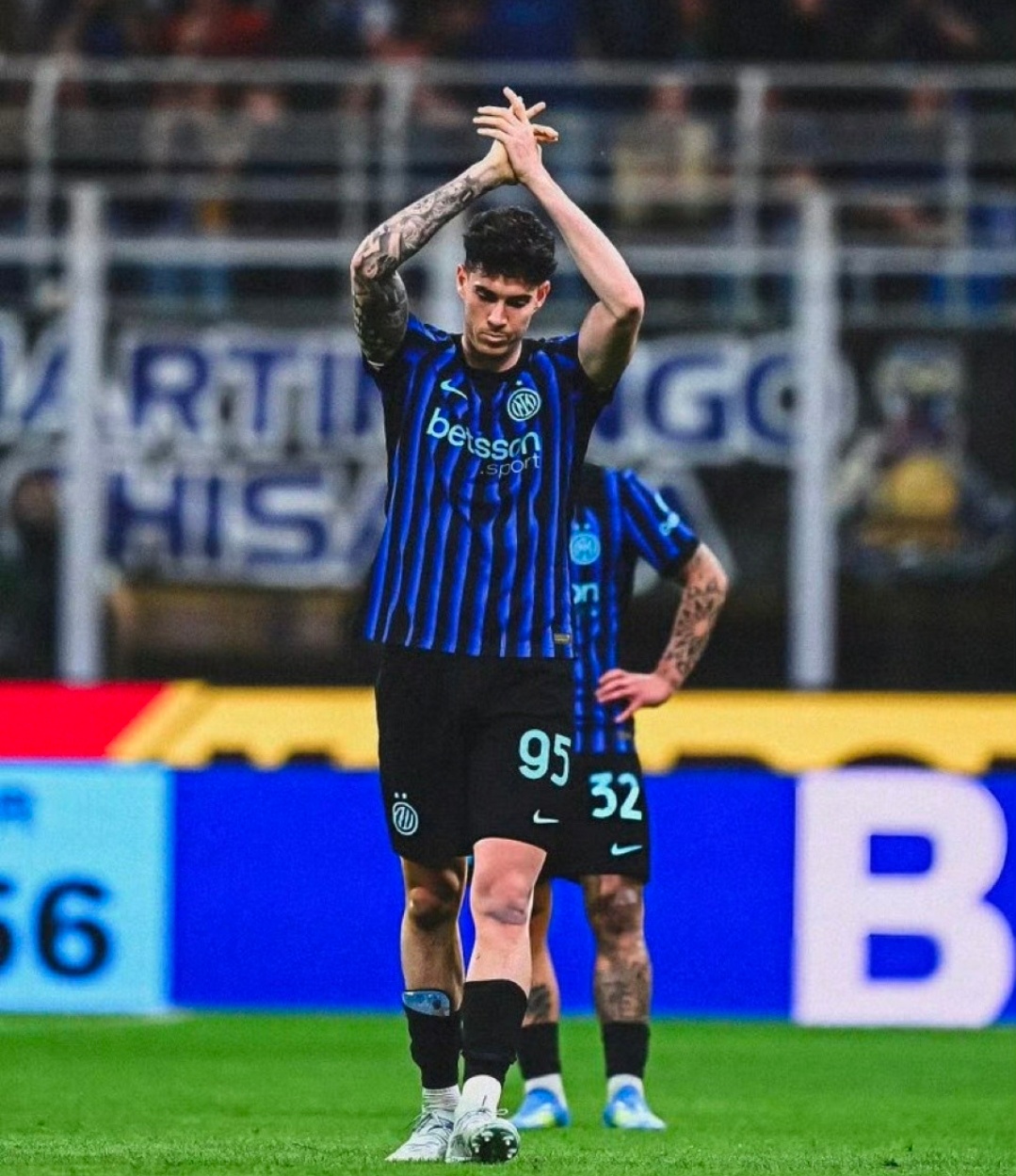 国米给巴萨下最后通牒：巴斯托尼报价低了免谈！蓝黑军团即将加冕意甲，欧战出局后压力