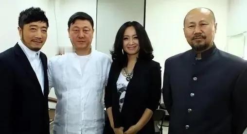 喜欢音乐的，没有不知道他们四个吧？他们的歌太好听了，百唱不衰，百听不厌。左面创作