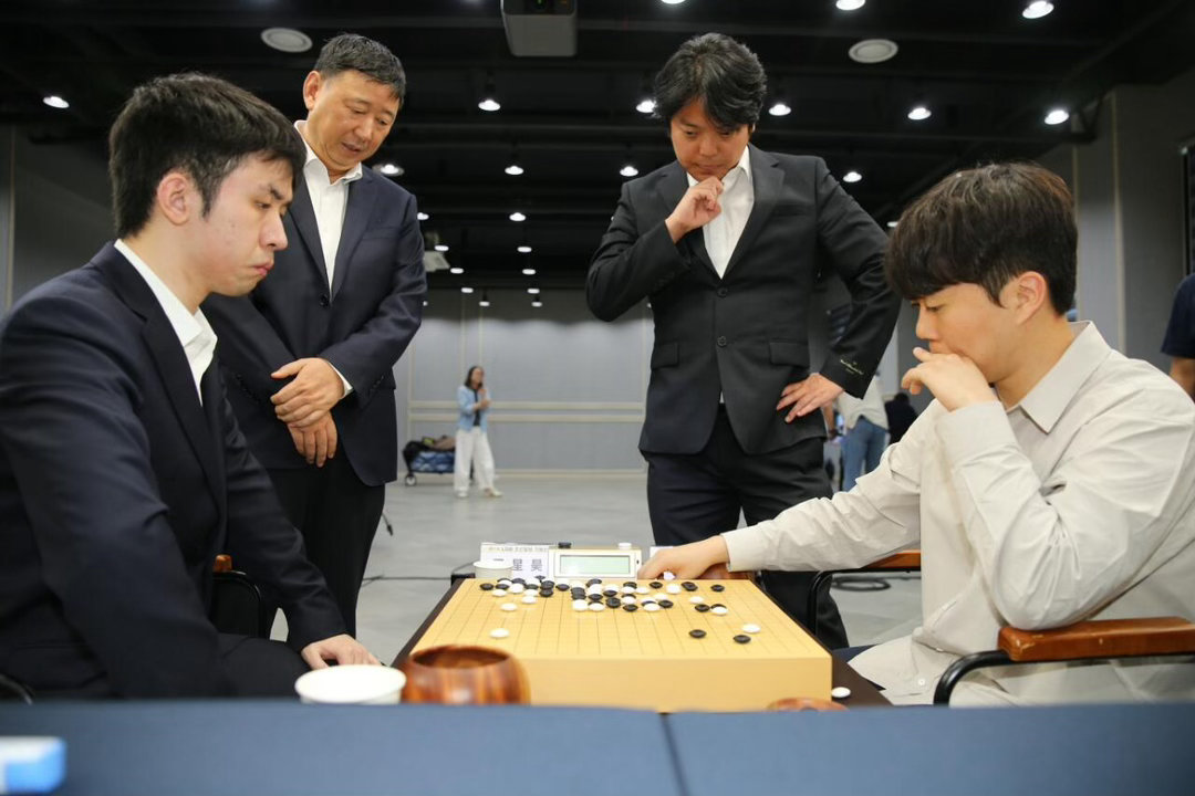 王星昊夺得LG杯世界围棋棋王战冠军LG杯决赛王星昊击败申旻埈，职业生涯再添一冠！