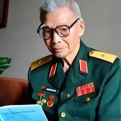 太蹊跷了！1979年3月，解放军几十万部队从越北带缴获火炮、车辆、弹药有序回国，