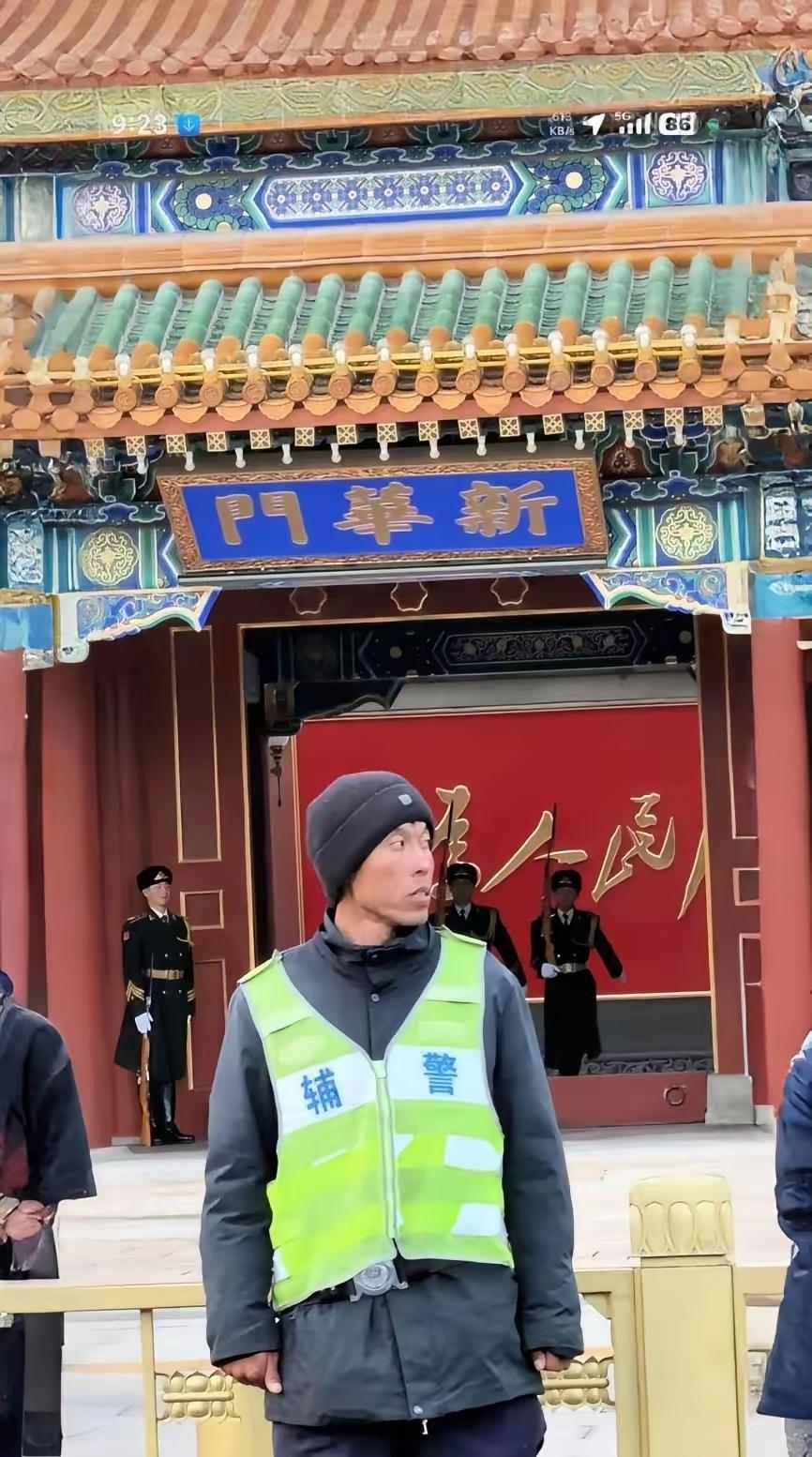 大内高手，看眼神和手指，穿个马甲而已[灵光一闪]