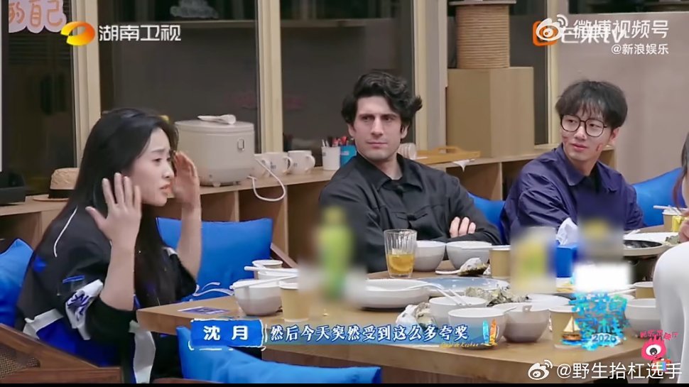 沈月觉得自己不漂亮沈月说自己从小是不希望被看见的人，被夸赞后的第一反应是不适应，