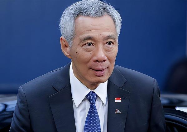 李显龙刚放话不许武统，央视次日亮南天门计划，这波回应太顶了！
 
前脚劝和，后脚