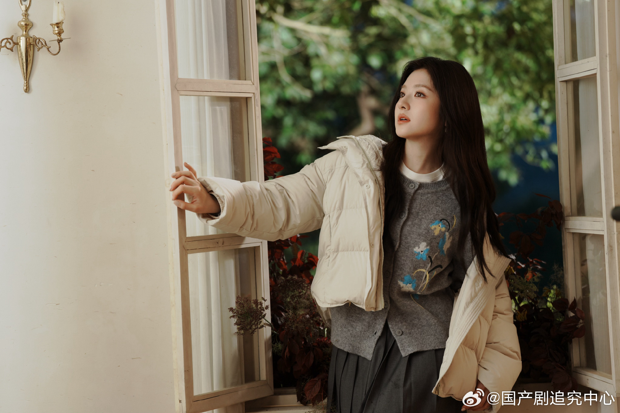 1.李兰迪最近就要进组到《千夜奇谭》，搭档何与。2.时代峰峻现在主捧穆祉丞，他在