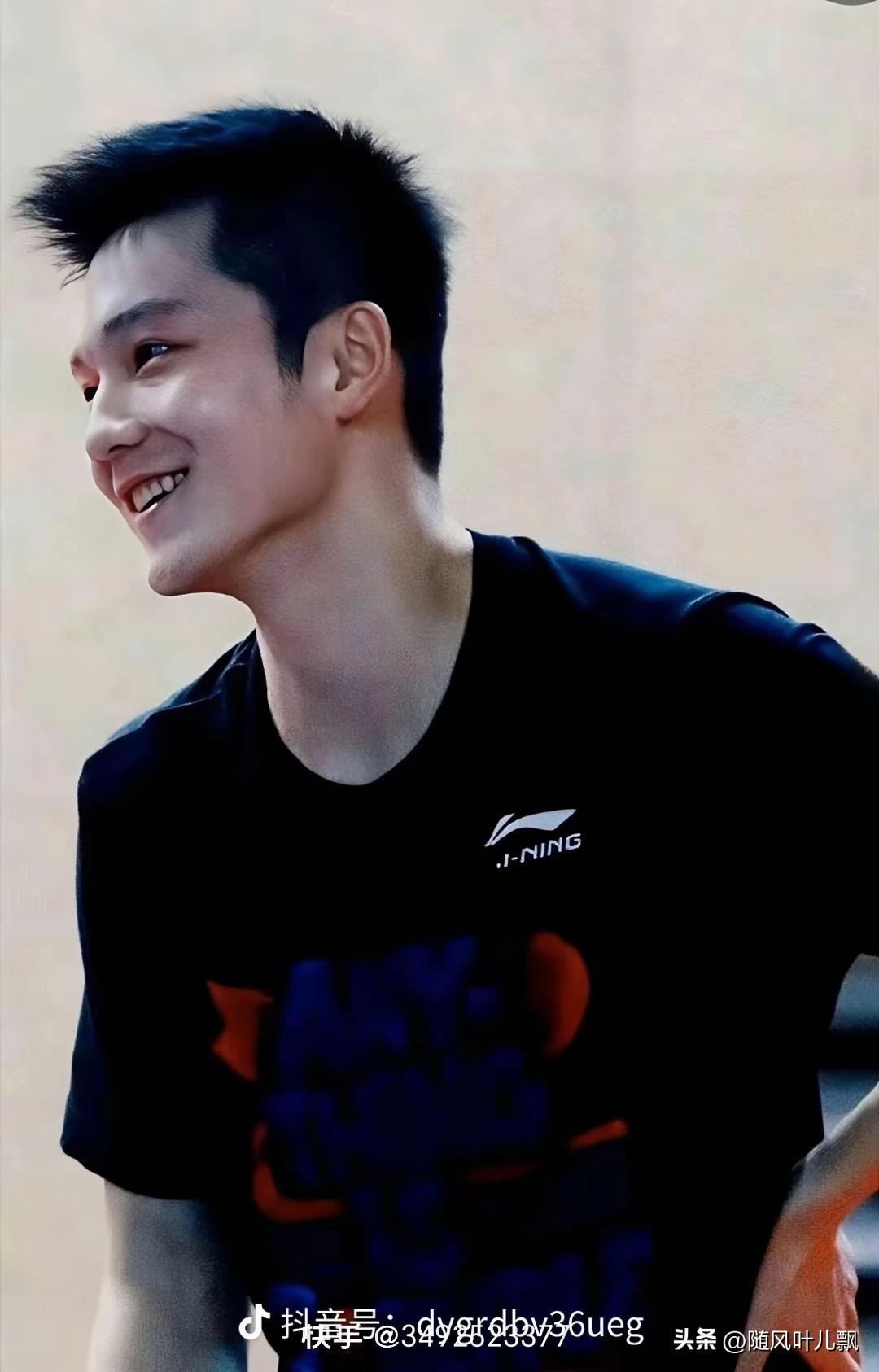 你最喜欢国乒队的哪位队员?
国乒运动员我都喜欢，但要加上一个“最”，那就只有樊振