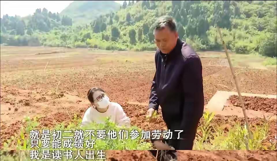 湖南一男子丧偶后再娶，妻子带着3个女儿嫁过去。哪料，20多年过去，他把3个继女培