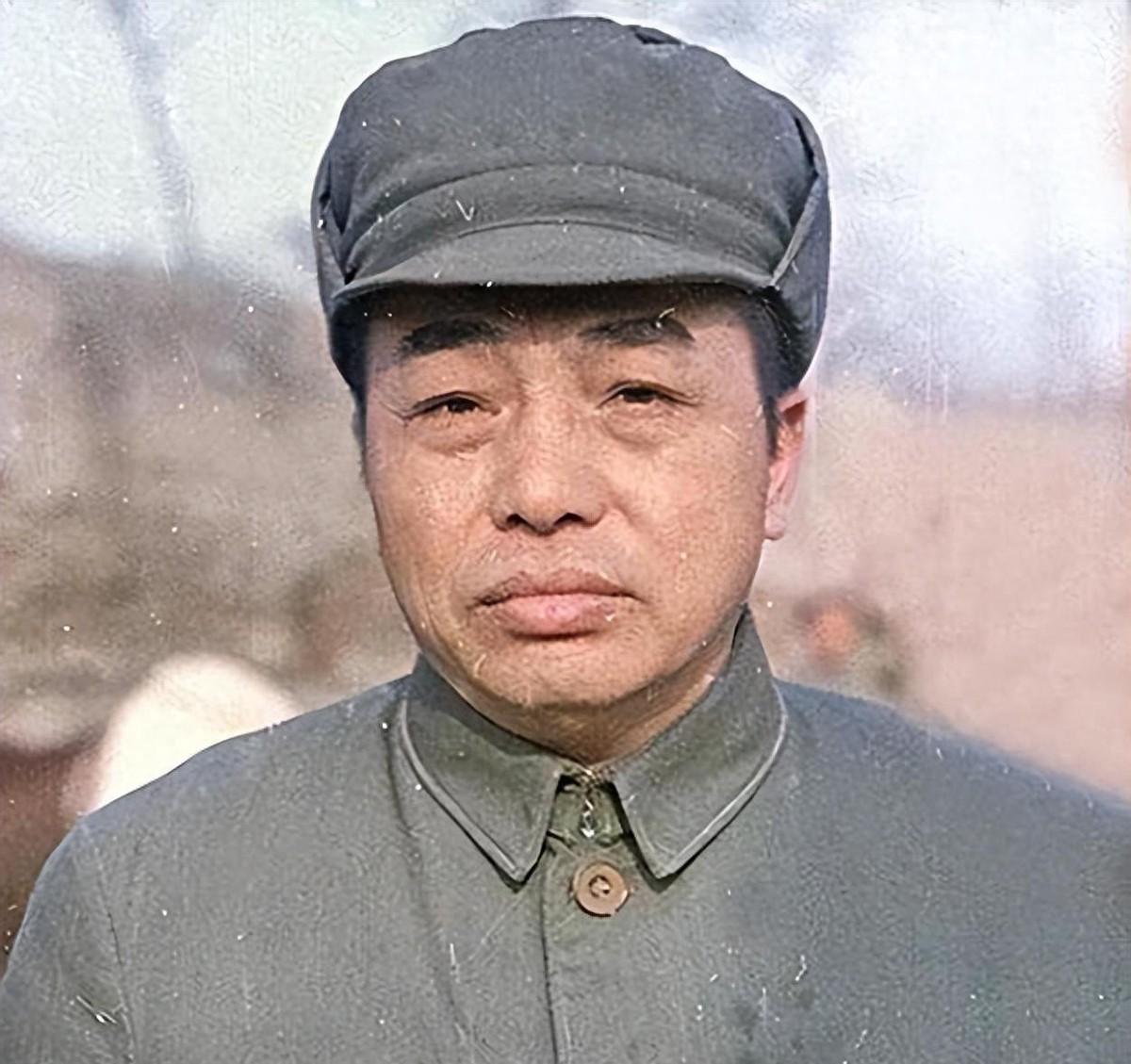 抗美援朝时，警卫员朝着彭德怀连开三枪，彭德怀说是我的错

“老总您听，那边好像有
