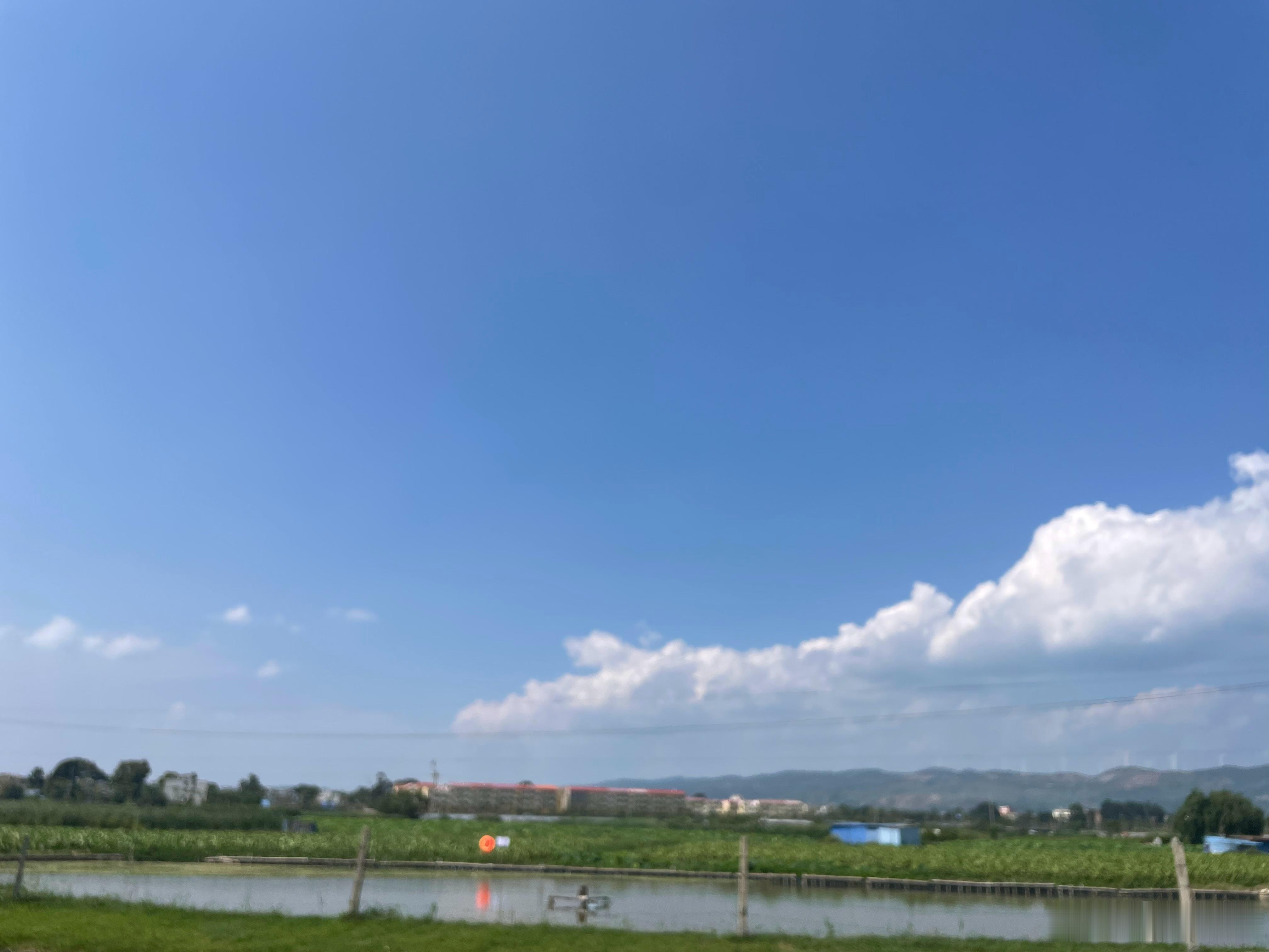 我们村子里也有宫崎骏动画里的天空 曲靖