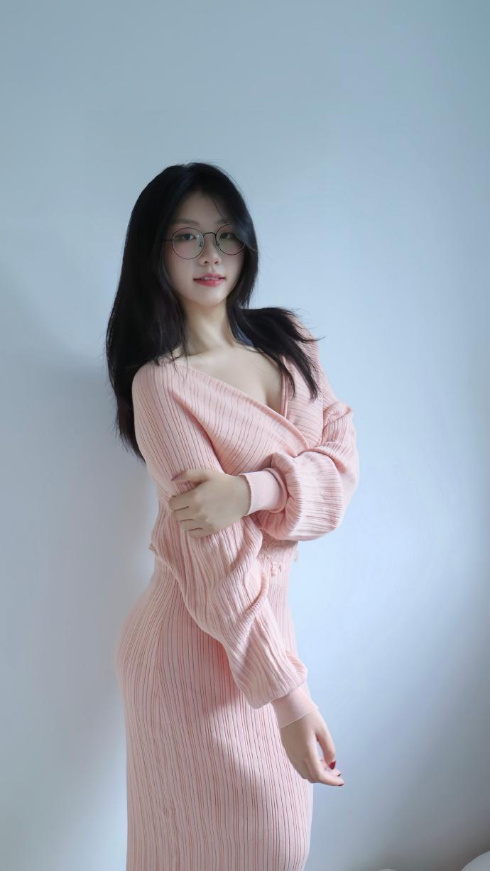 撩人的眼镜美女。纯欲天花板高清美女