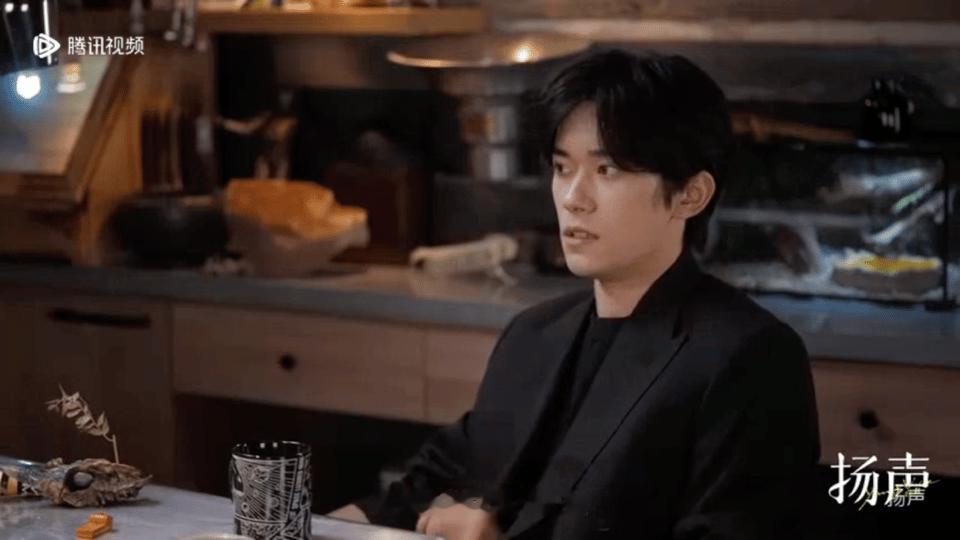 #易烊千玺说自己名字时候的手势# 这手势很有记忆点！ ​​​