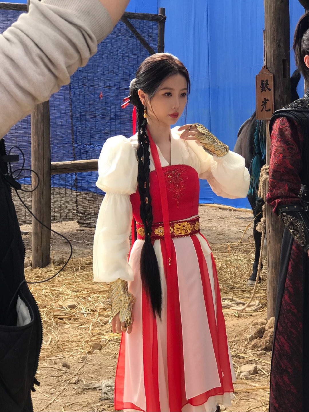 虞书欣红衣云初live图真的太美了吧！云初令能不能边拍边播呢？太想看这部古装大剧