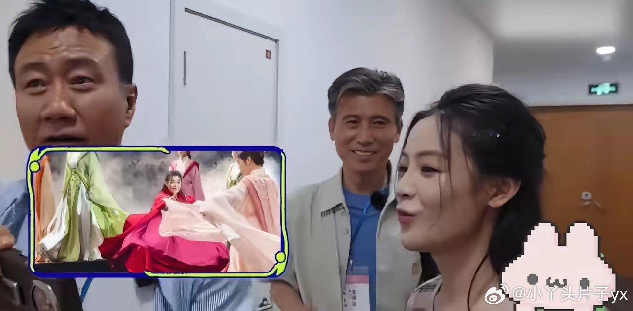 笑死我了，从满怀期待到满满的绝望。这就是直男胡军和李乃文给陈丽君拍的照片。两人都
