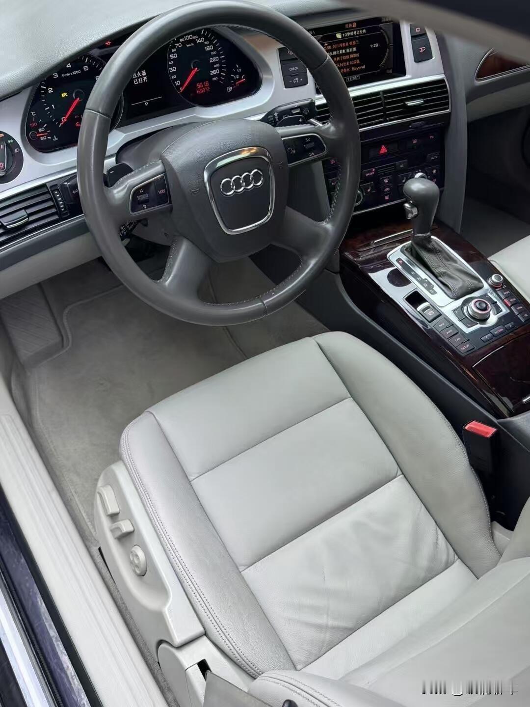 你们发现了吗？
现在的汽车设计越来越花里胡哨了，各种各样大彩电，能触屏坚决不用物