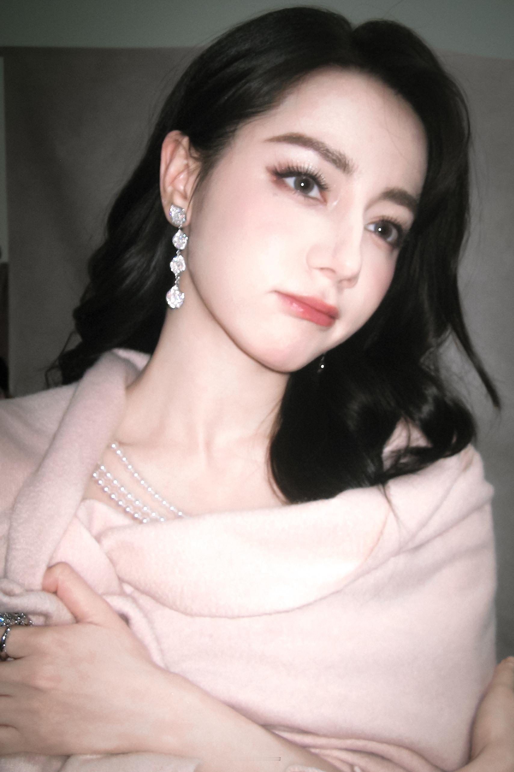 迪丽热巴钰珑 dlrb 迪丽热巴功夫女足 dlrb 迪丽热巴卫蓝“小时候的快乐和