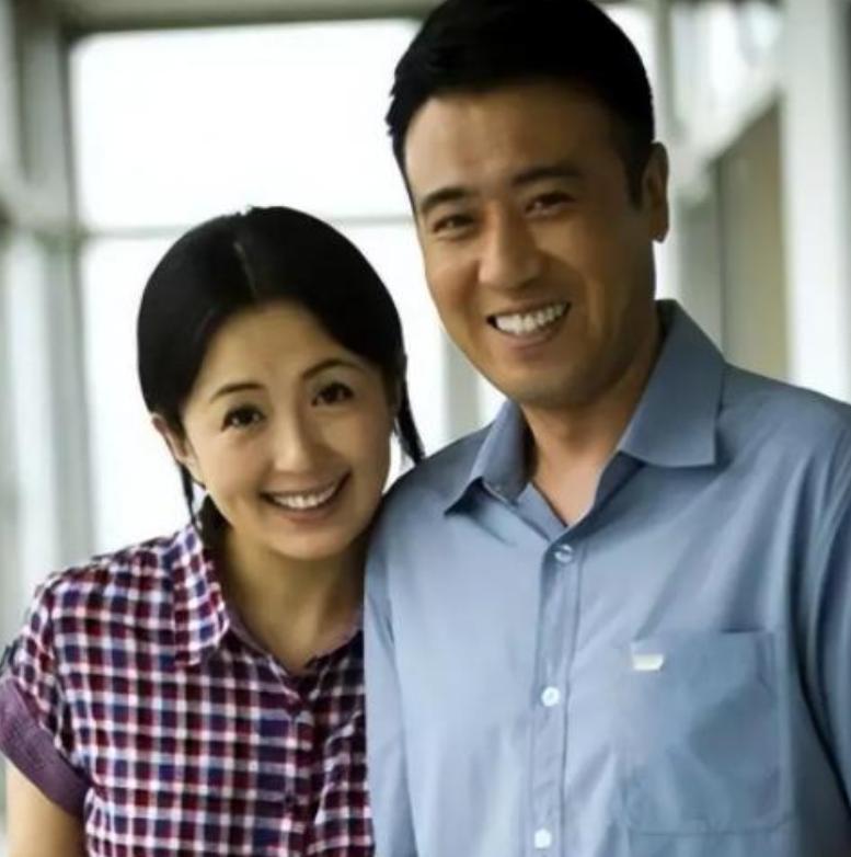 她靠一部剧吃一辈子，嫁3岁丧父的穷小子，如今丈夫红到令人嫉妒
在娱乐圈这片繁花似