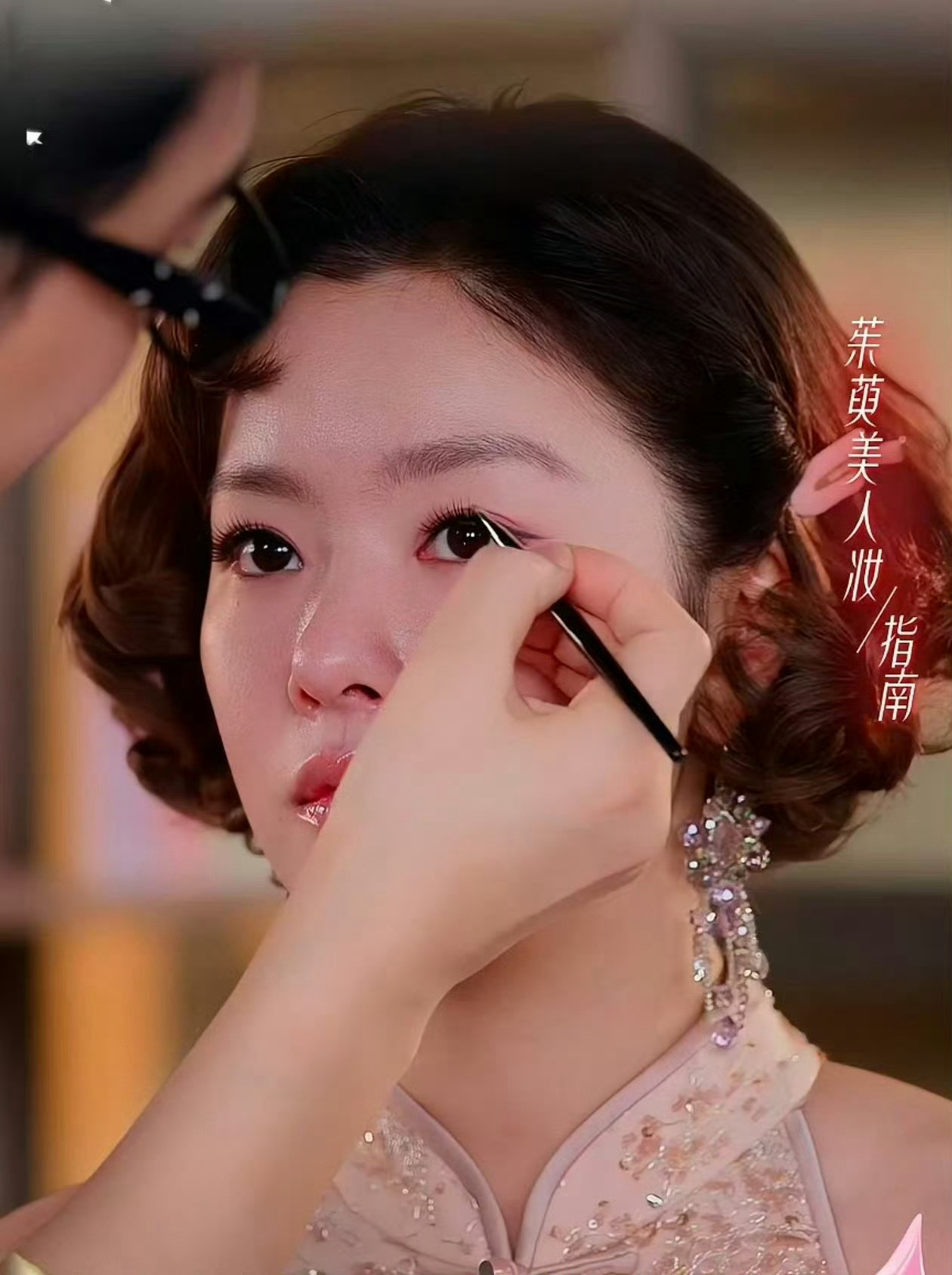 金鹤龙把王菊化成刘亦菲了金鹤龙也太会化了吧！王菊这妆一上脸，气质直接变了，清冷又