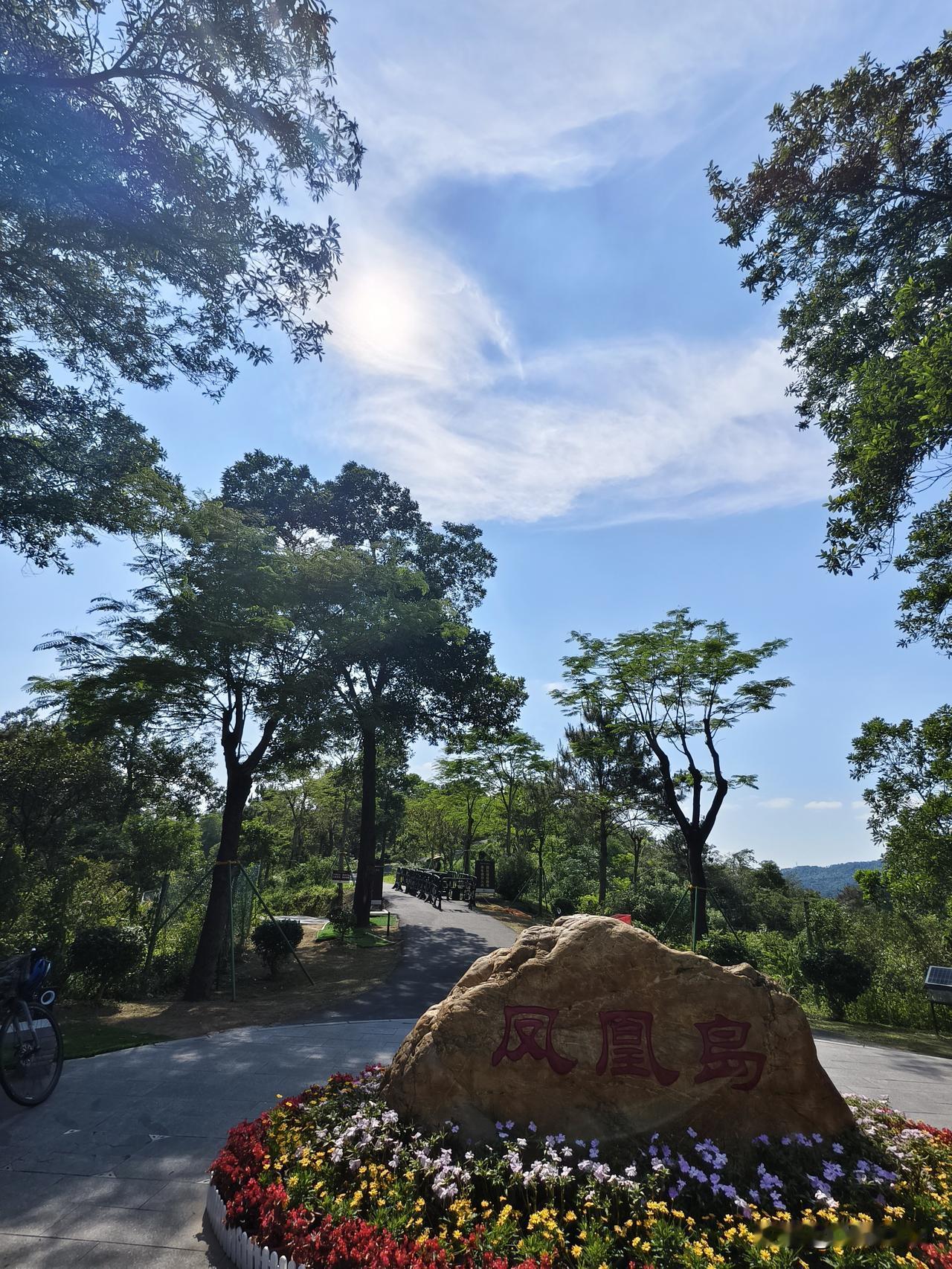 真心劝大家一句，五一别再扎堆冲热门景区了，真的半点不值，纯纯花钱找罪受！
 
别