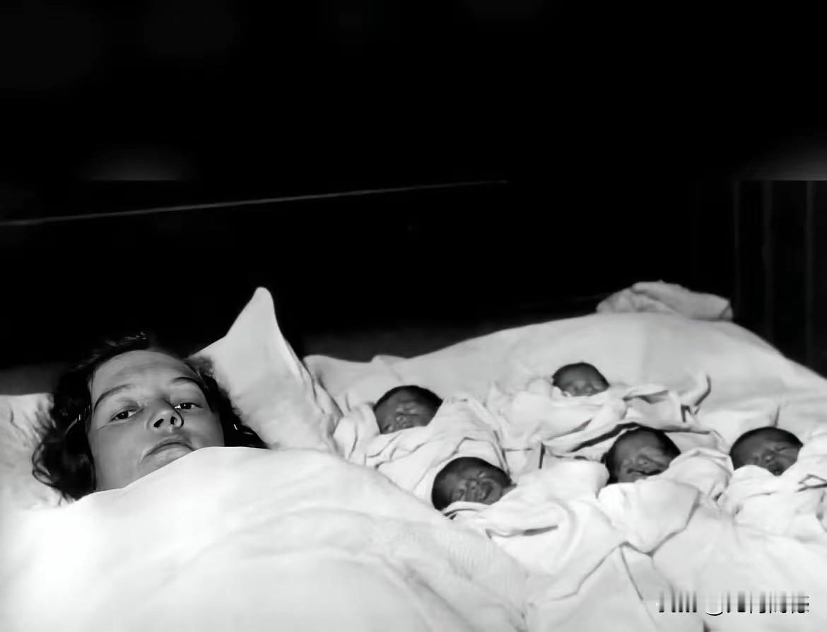 加拿大一对夫妻在1934年生下了五胞胎，并且全是女孩，这是非常罕见的，想一想，这