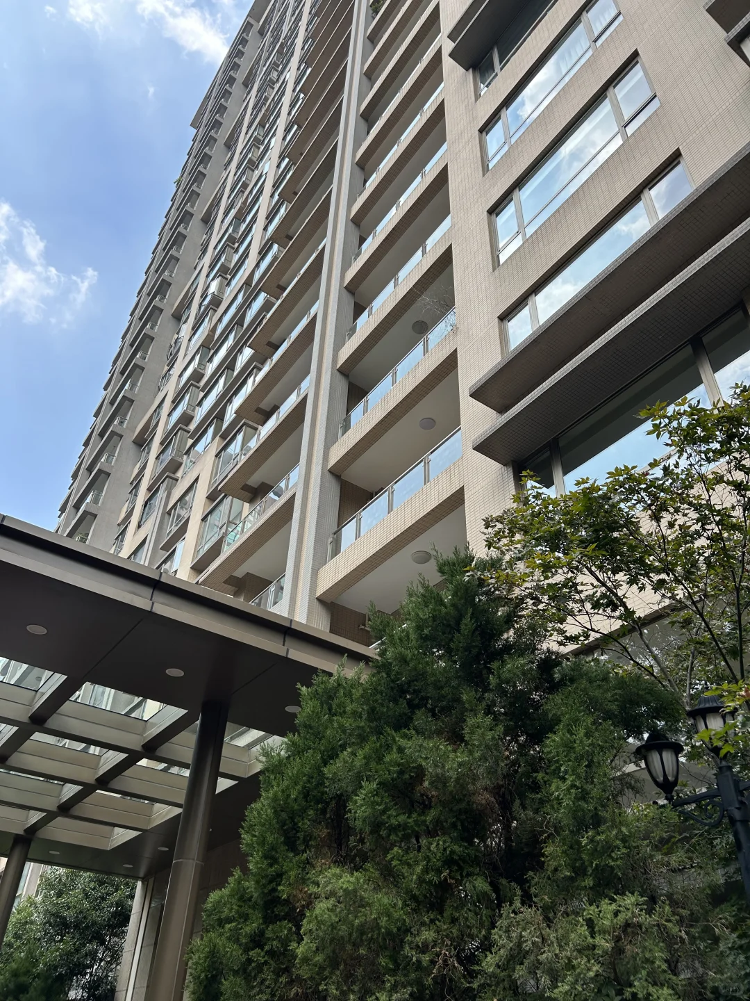 华山路300平带保姆间