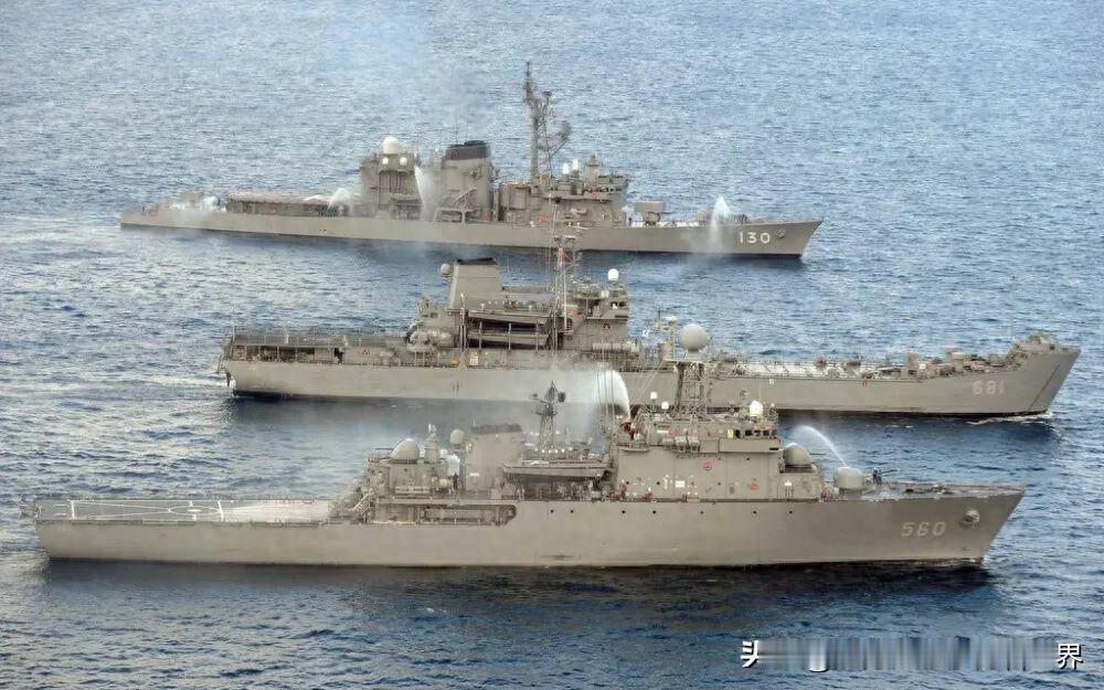 韩国真聪明，不跟日本玩了！消息称，韩国海军已通知日本海上自卫队，原定于本月举行的