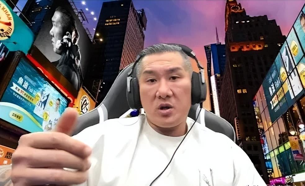 “馆长”：受邀赴京非常自豪
台网红“馆长”在直播时透露：“我已经收到大陆的邀请啦