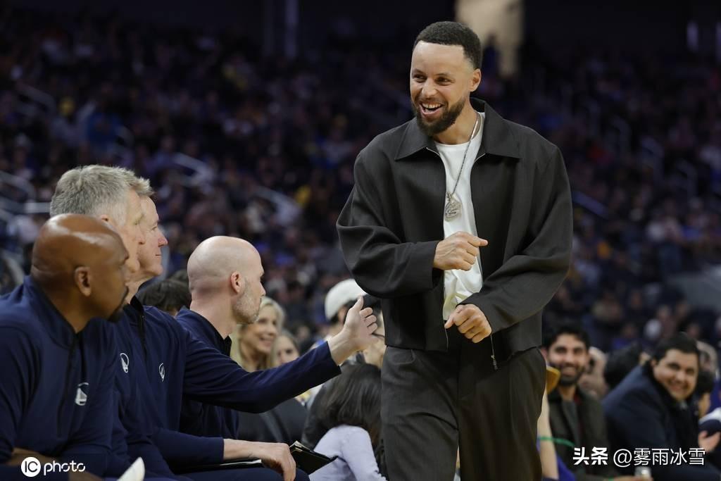 库里因膝伤将继续缺席10天 连续缺阵场次达20场

北京时间3月12日，据sha