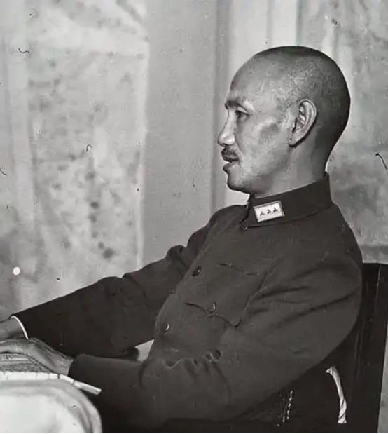 别在为老蒋洗白了，蒋介石对中国人民犯下的罪行可谓罄竹难书，这无须例举。看了《沉默