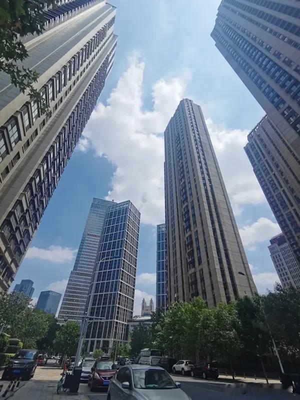 为什么天津空置房物业费无减免？
国内很多地区的物业管理政策，对空置房都有或多或少