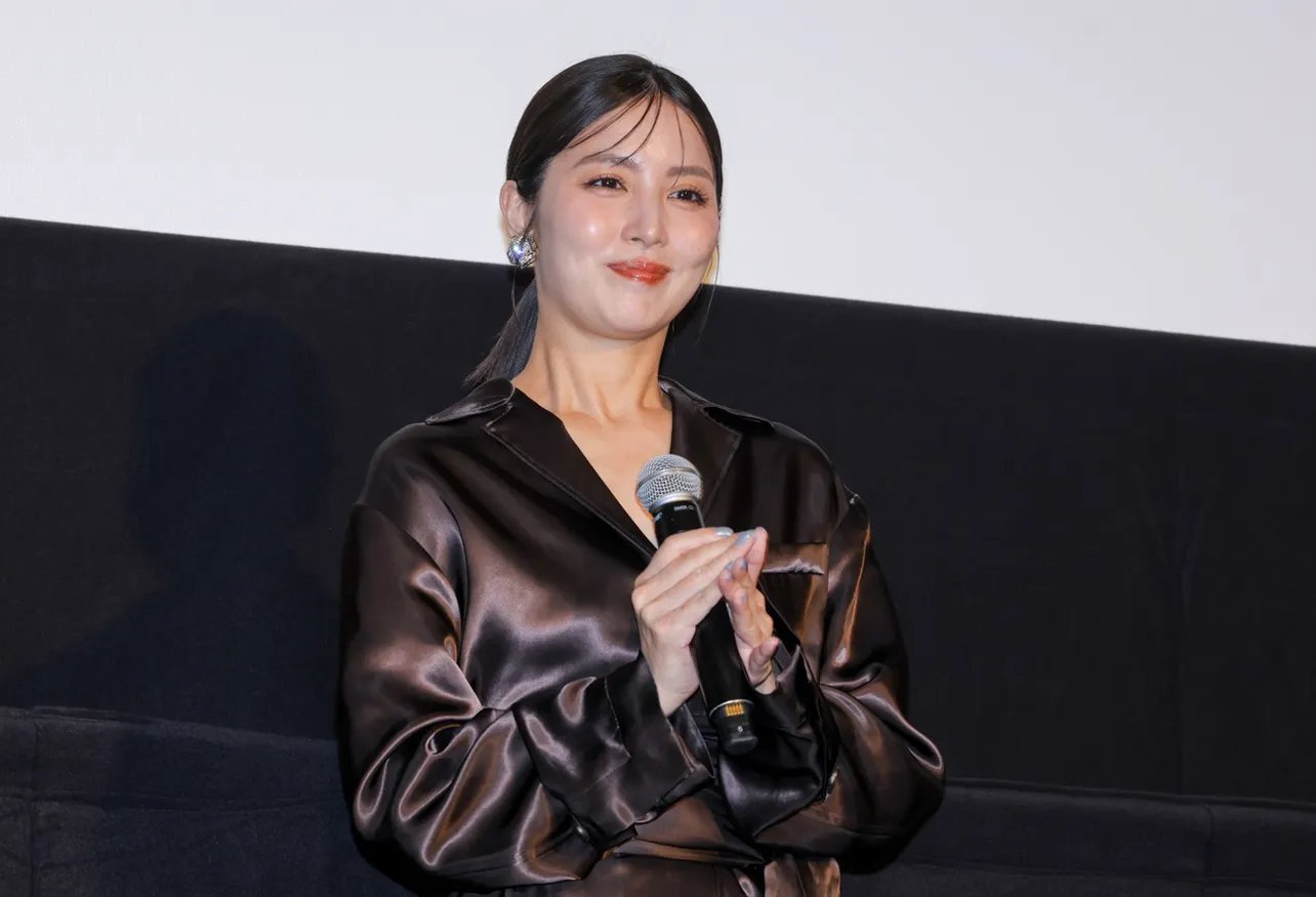 日娱新闻桥本爱 演员桥本爱、石川恋、久保田纱友等人于5月18日出席了在东京都内举