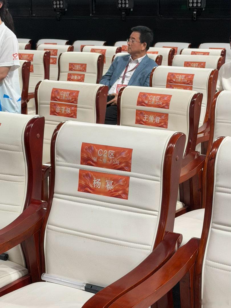 百花奖红毯 百花奖内场座位图85花座位图来了刘诗诗C2区第一排3号位杨幂 C2区