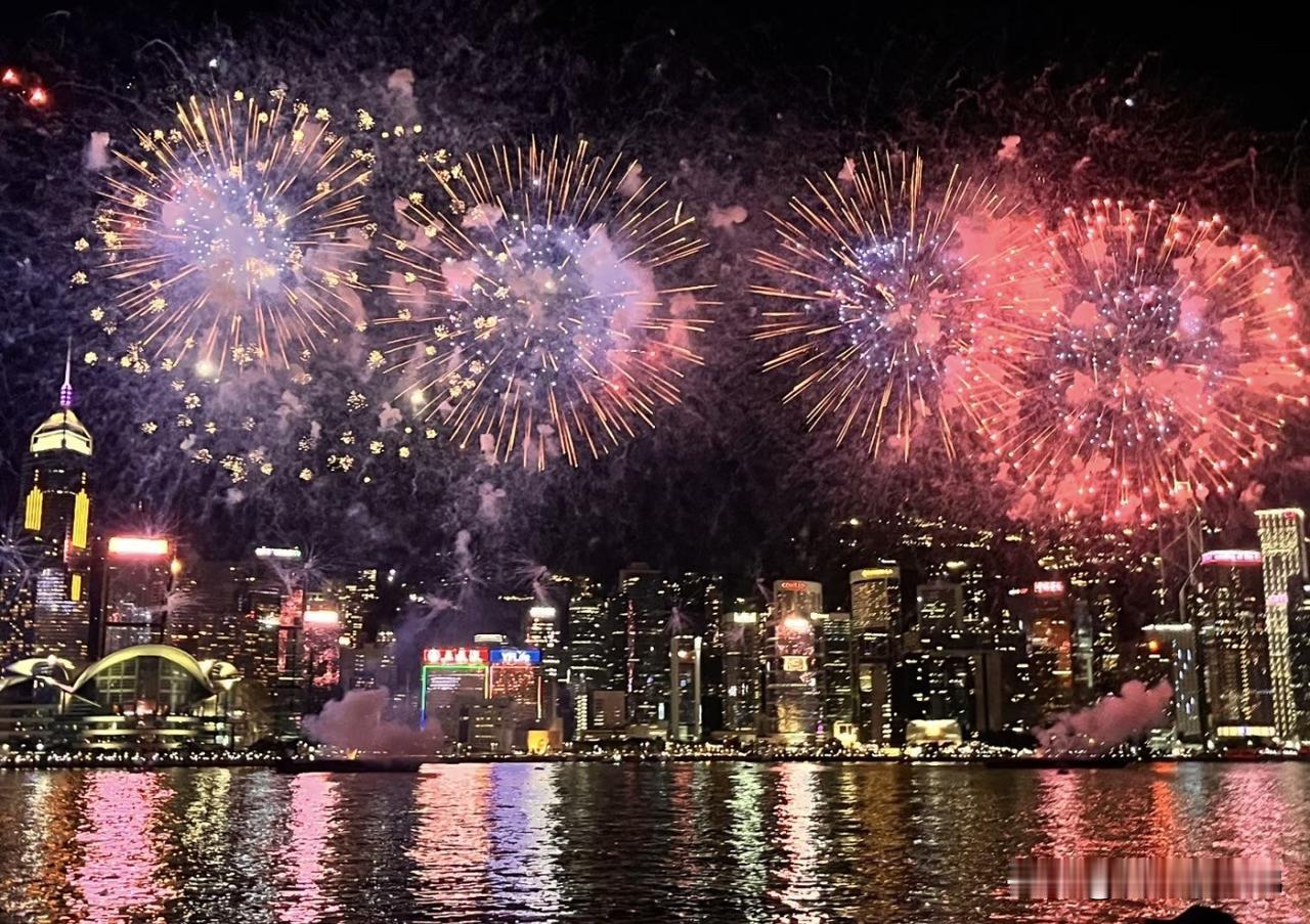 用倒数活动代替。我猜是尊重火灾的遇难者，火灾事故造成多人伤亡，取消大型娱乐活动是